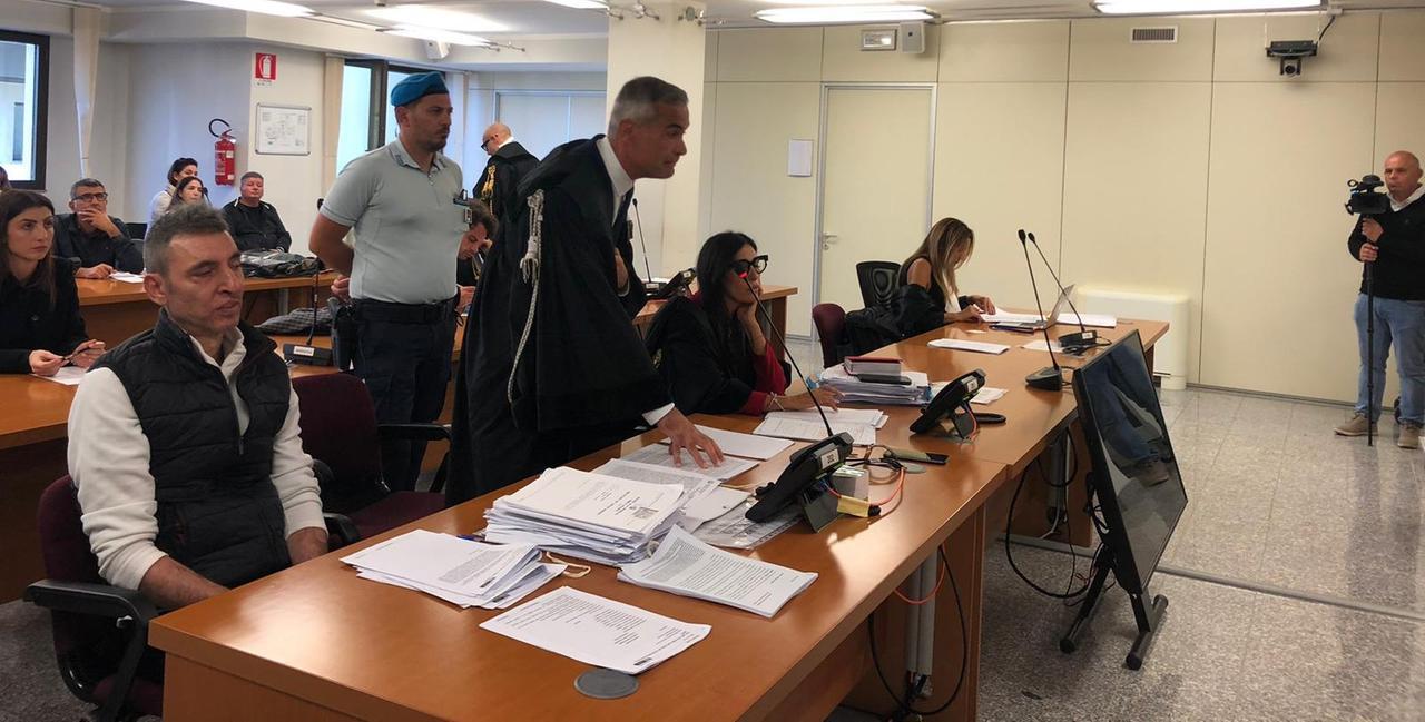 Condannato per aver bruciato vivo il vicino, i legali: «È stata legittima difesa»