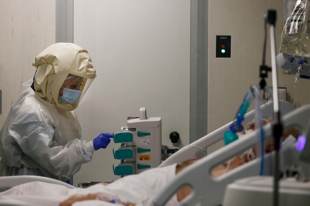Morti di Covid in Cardiologia a Sassari, un rinvio a giudizio e due proscioglimenti: cosa ha deciso il giudice