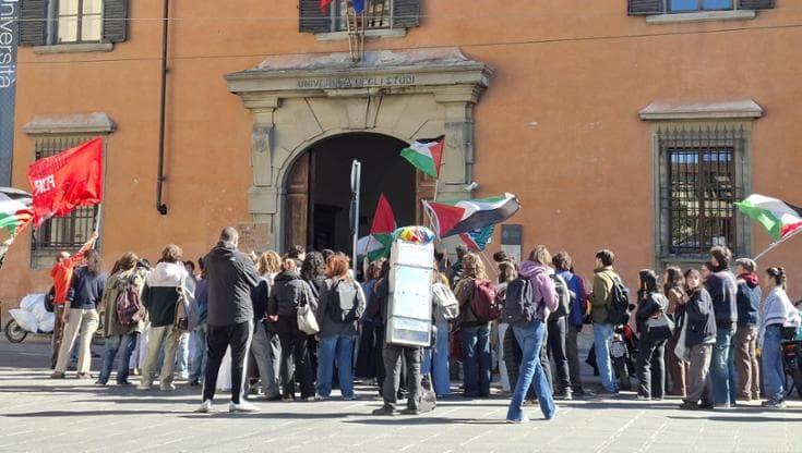 Firenze, tensione davanti al Rettorato dell’Università dopo il sit in degli studenti pro Pal