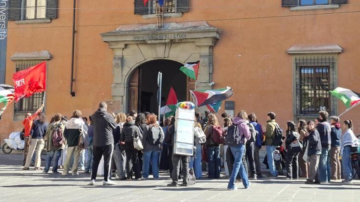 Firenze, tensione davanti al Rettorato dell’Università dopo il sit in degli studenti pro Pal