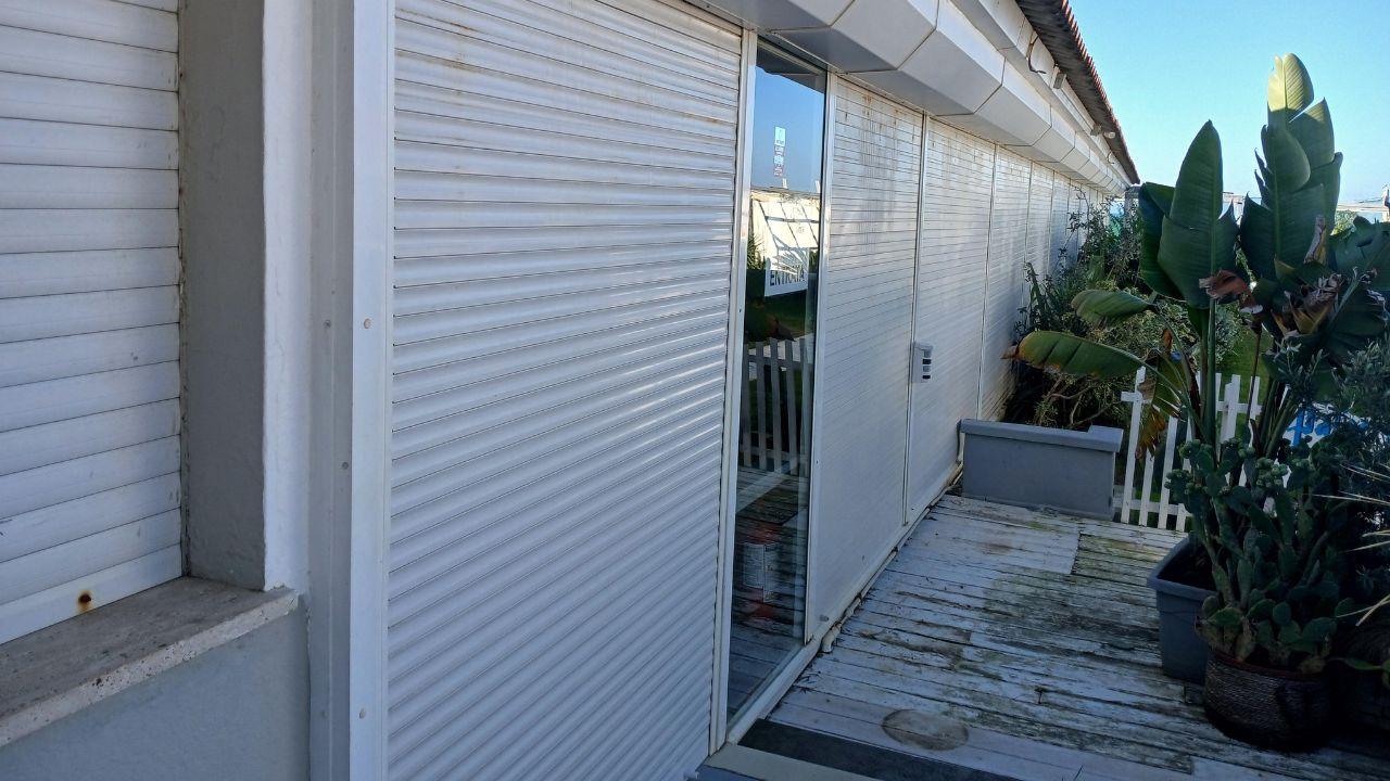 
	Lo stabilimento balneare

