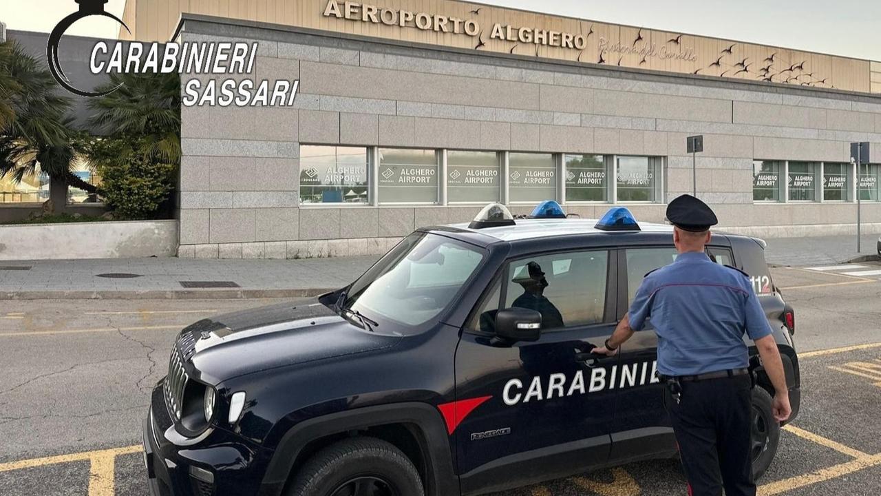 Evade e tenta di prendere l’aereo: arrestato dai carabinieri