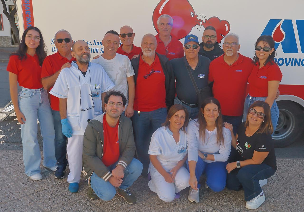 
	I volontari dell'Avis di Lanusei e Tortol&igrave; con gli operatori del Centro trasfusionale della Asl

