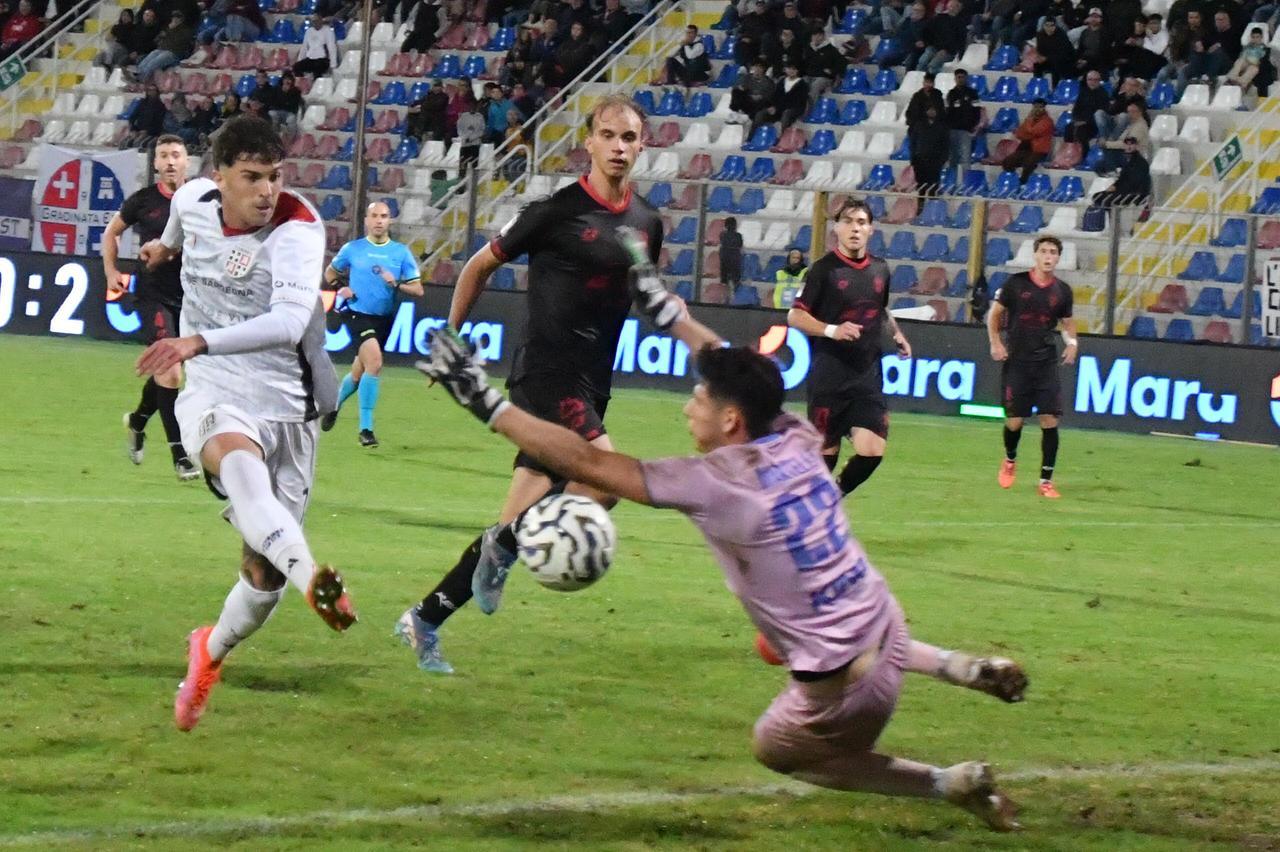 
	Il gol fallito da Lorenzo Di Stefano nel recupero (foto di Mauro Chessa)

