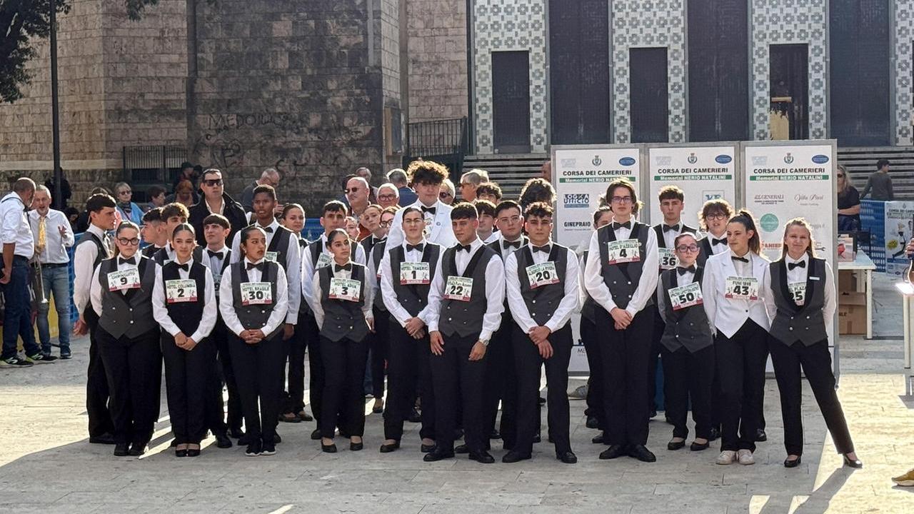 Gli studenti dell'alberghiero che hanno partecipato la scorsa edizione (foto Nucci)