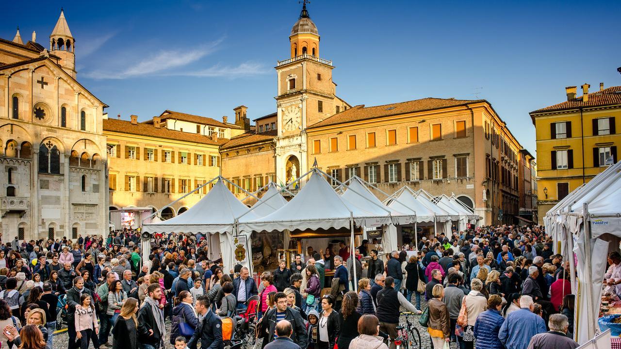 La Bonissima in piazza Grande a Modena