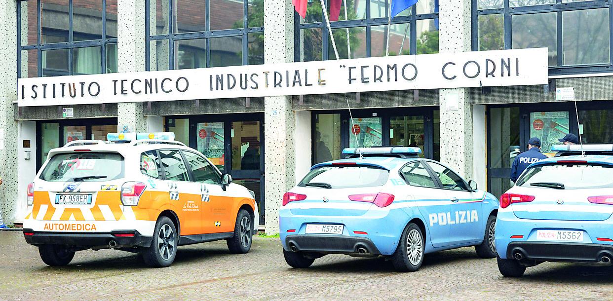 Pestato col tirapugni al Corni, il 14enne dovrà essere operato al viso