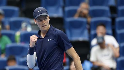 Jannik Sinner batte Carlos Alcaraz 6-2 6-4 e conquista il Six Kings Slam