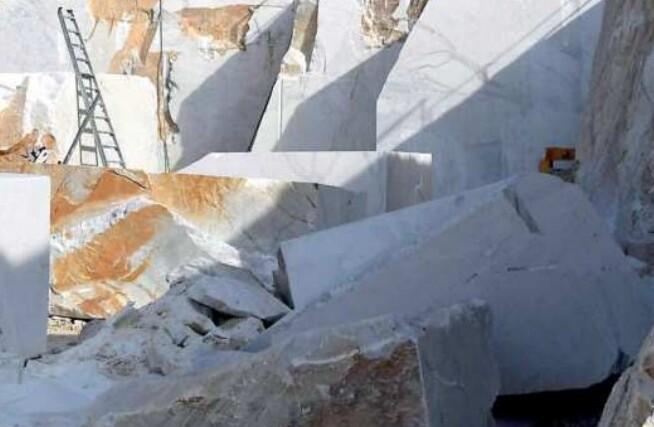 
	Una cava di marmo sulle Apuane

