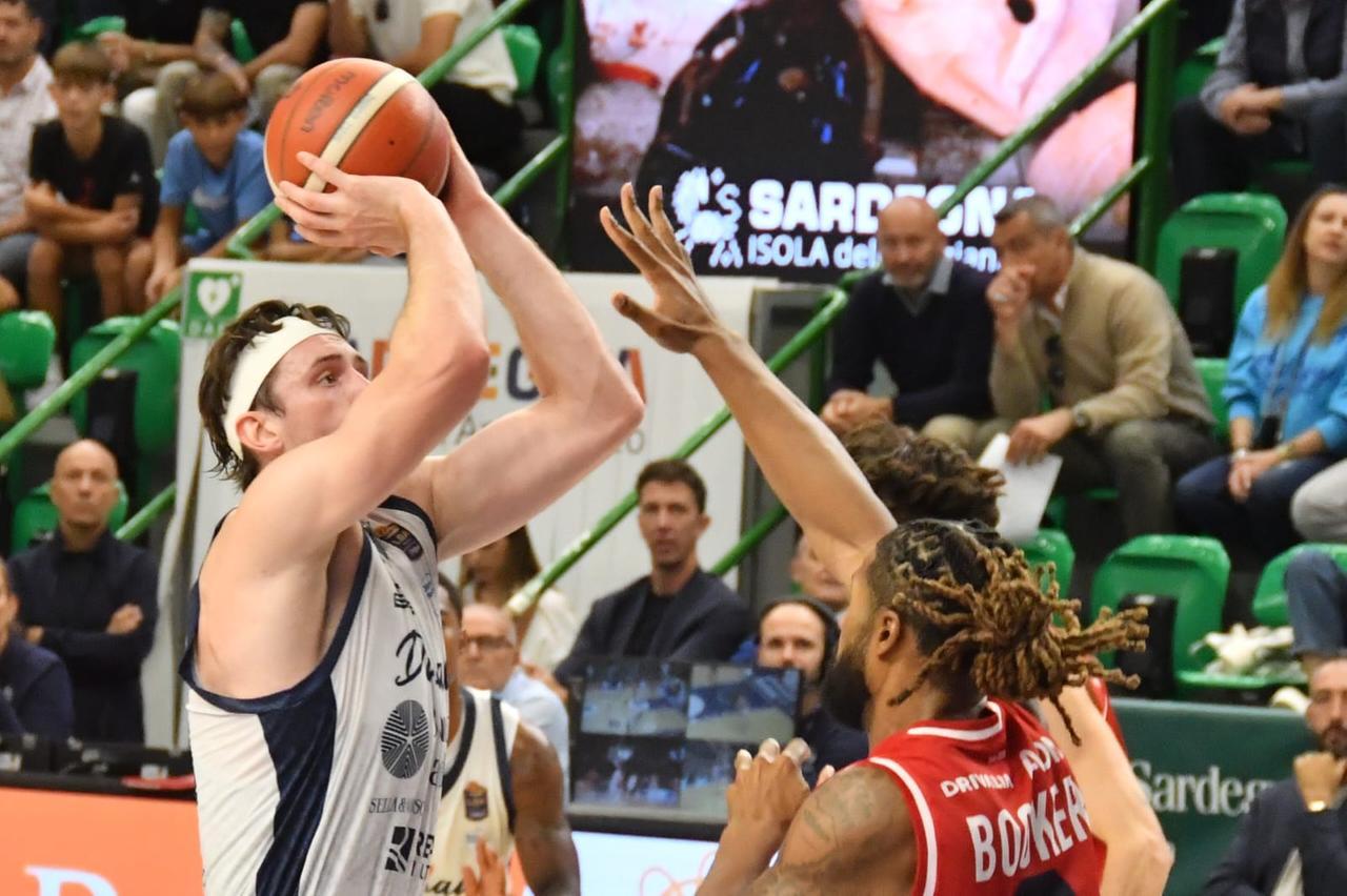 Dinamo da applausi, ma Milano vince al fotofinish