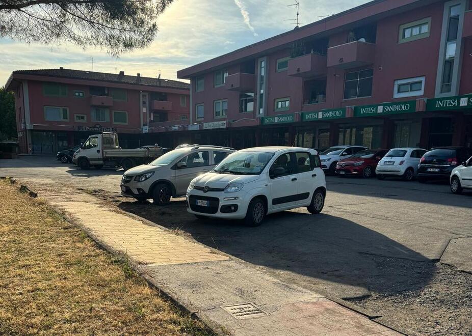 Restyling di piazza della Resistenza a Margine Coperta con nuovo asfalto, luci a led e più verde