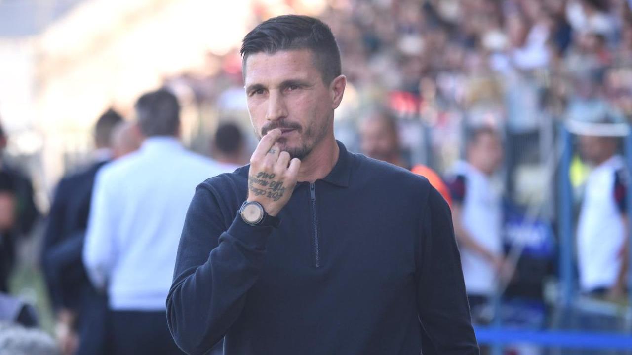 Il mister Pisacane nella foto di Mario Rosas