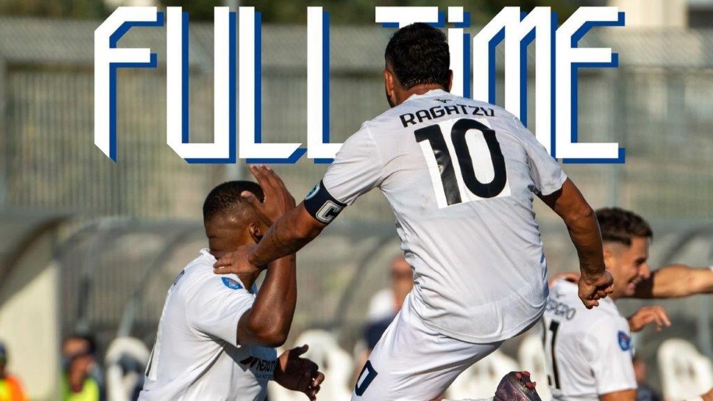 La squadra esulta dopo la partita contro il Flaminia