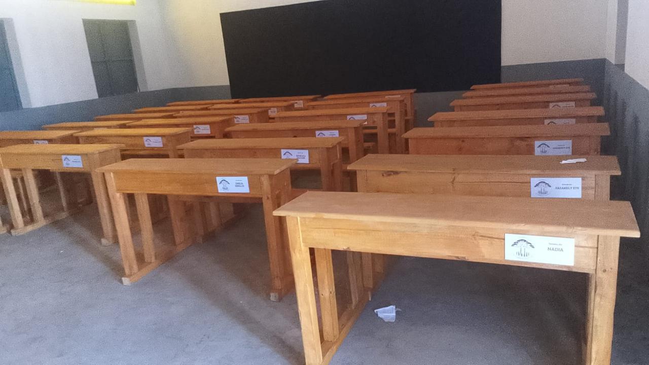 Il Madagascar chiama, Bomporto risponde: donati 78 banchi agli studenti