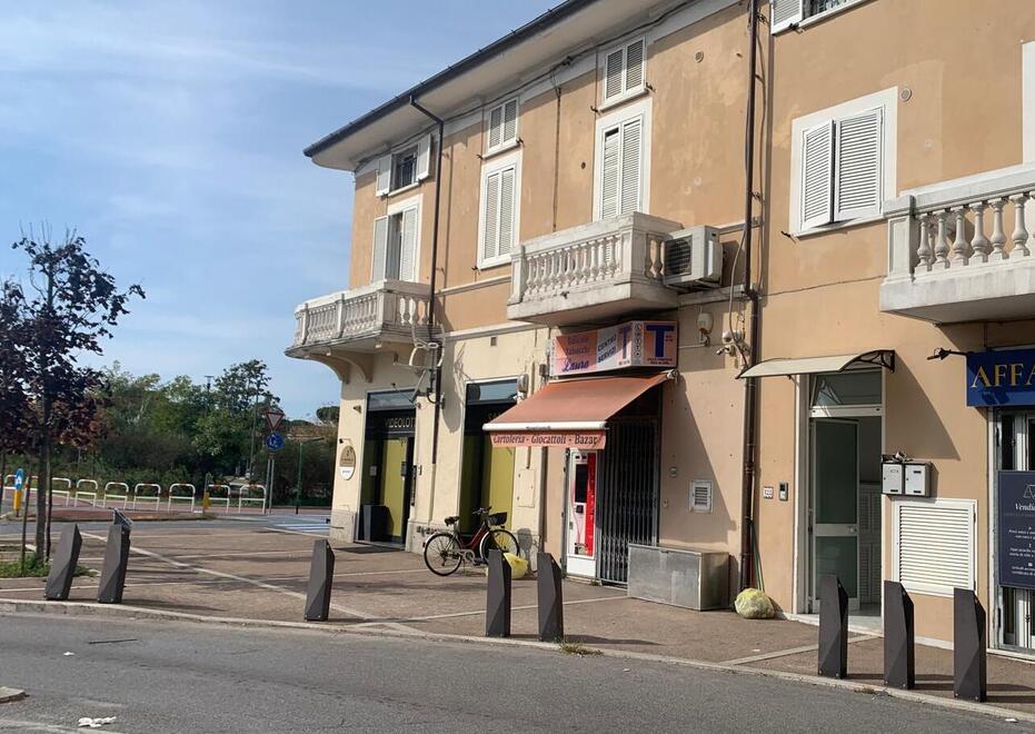 L'appartamento dove è stato ritrovato (foto Paglianti)