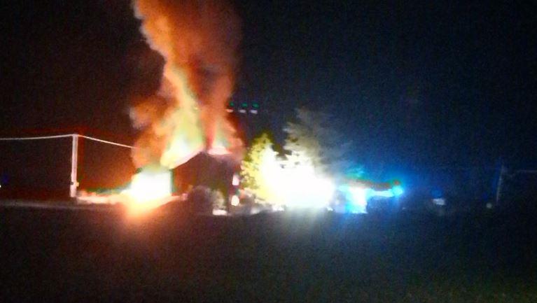 Casa disabitata in fiamme a Gambulaga, ipotesi incendio doloso