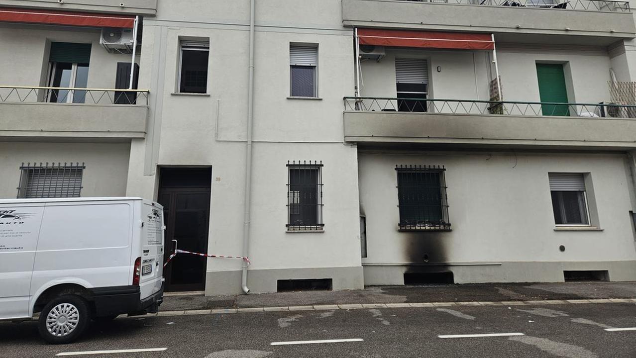 Fiamme a Pontelagoscuro, palazzina inagibile