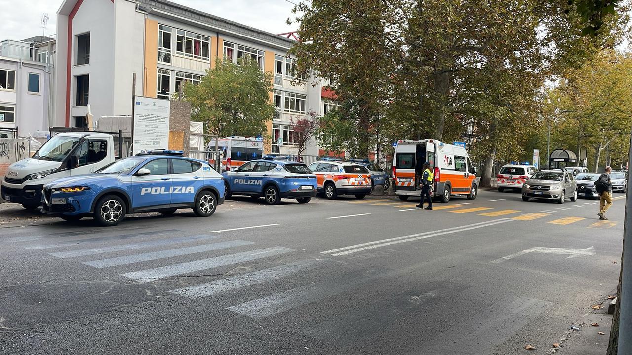 I soccorsi davanti al Barozzi