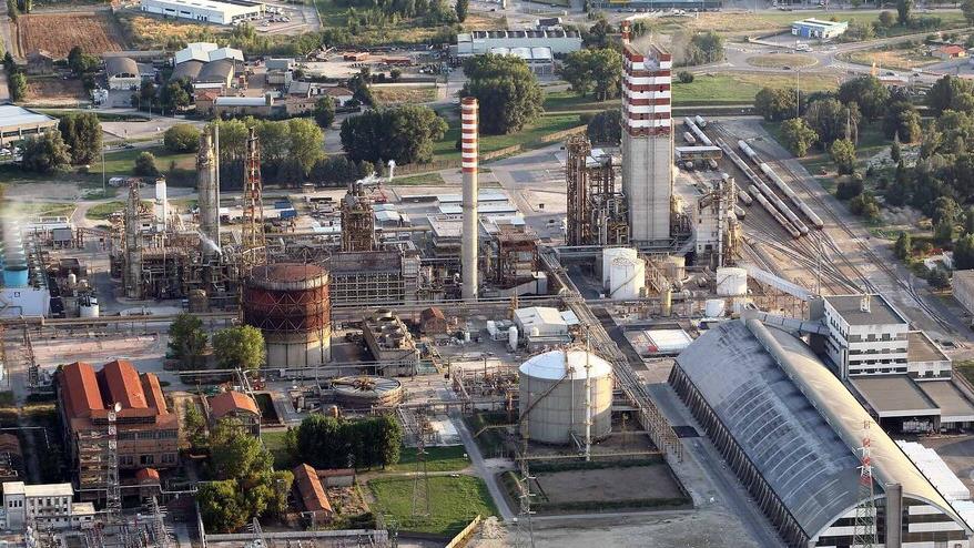 Basell, firmato l’accordo per tre mesi di fermata a Ferrara