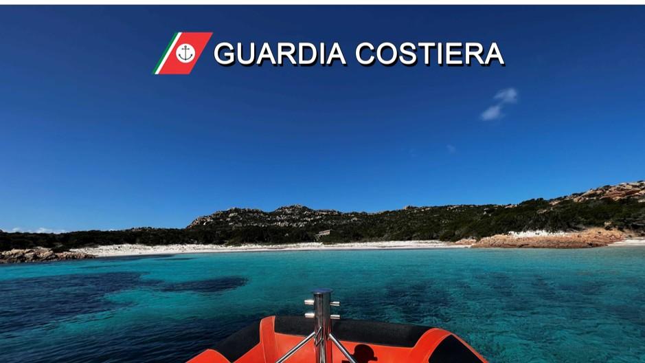 Due turisti inglesi sbarcano sulla Spiaggia Rosa di Budelli: 600 euro di multa