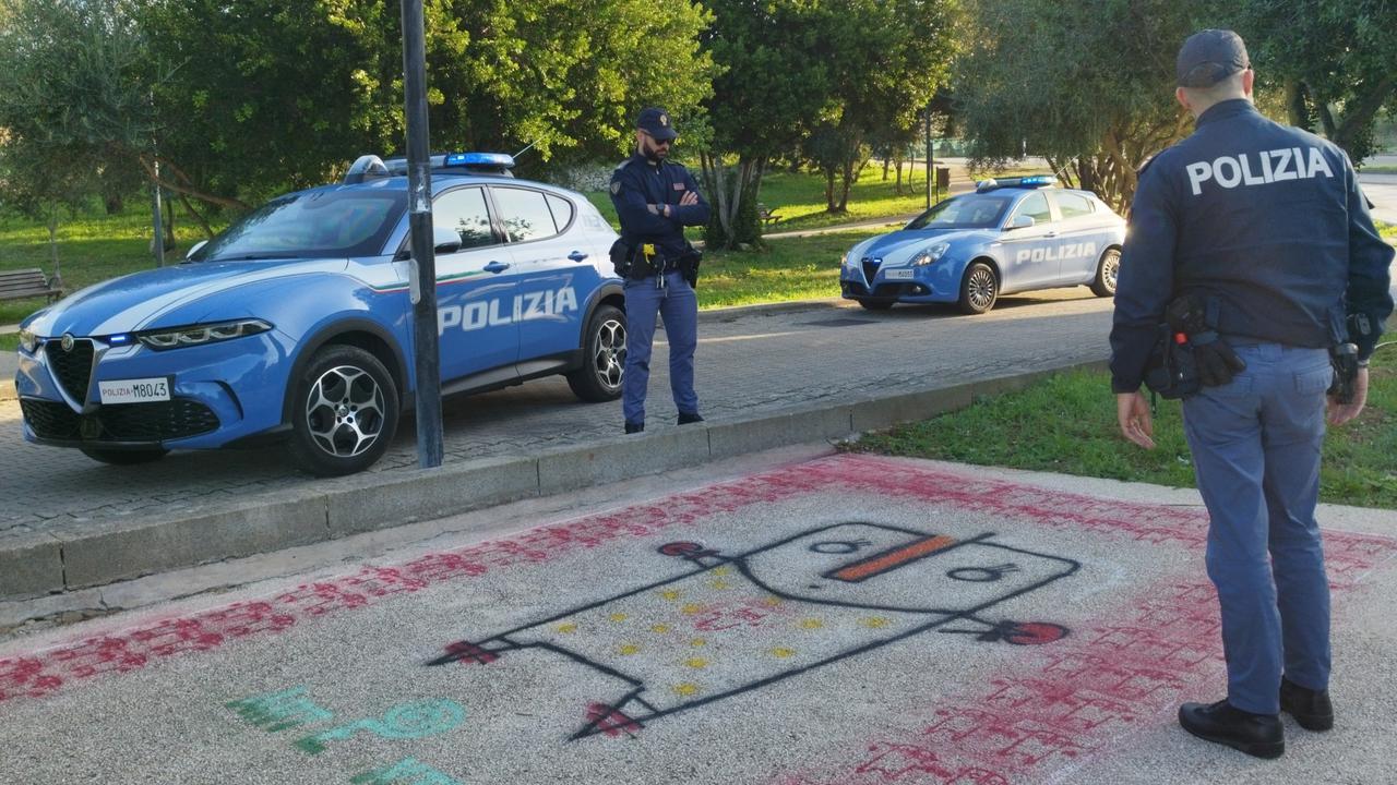 Sassari, era arte e non vandalismo: assoluzione per sei attivisti. Anche il sindaco Mascia in udienza: «Avevamo apprezzato l’opera»