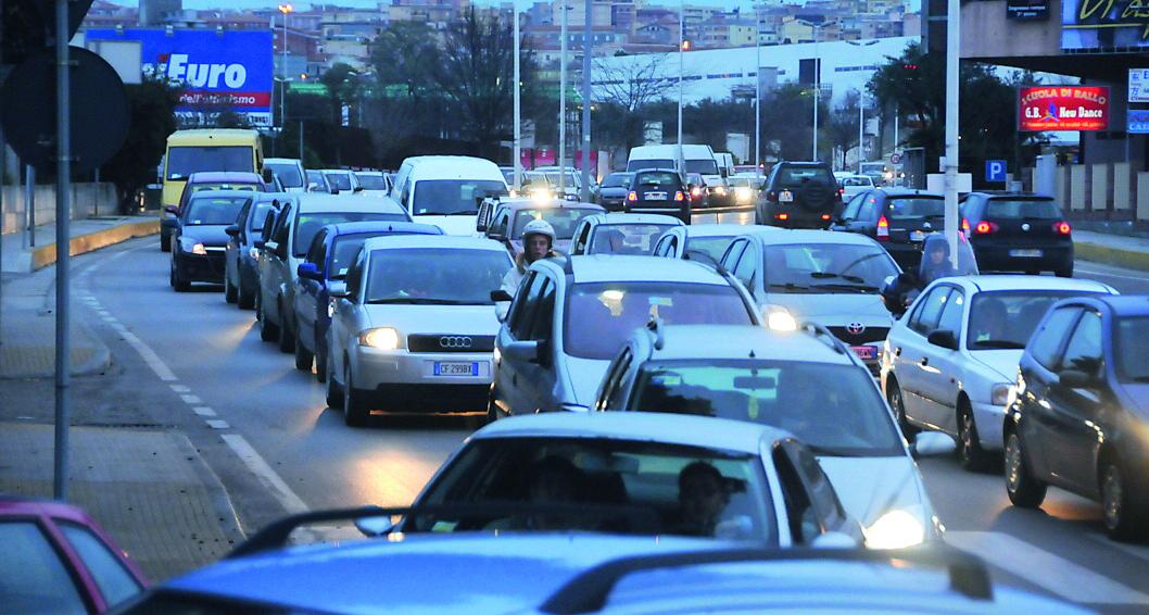 Asfalto disastrato a Predda Niedda: bandi da due milioni per rattoppi e manutenzioni