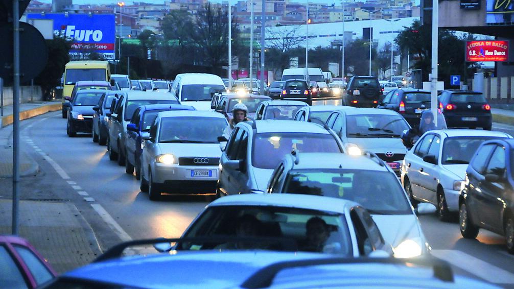 Asfalto disastrato a Predda Niedda: bandi da due milioni per rattoppi e manutenzioni