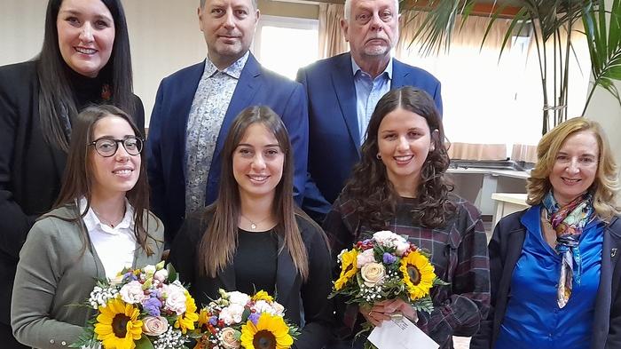 Carrara, il regalo di Cinzia Chelini agli studenti dell'Istituto Montessori-Repetti