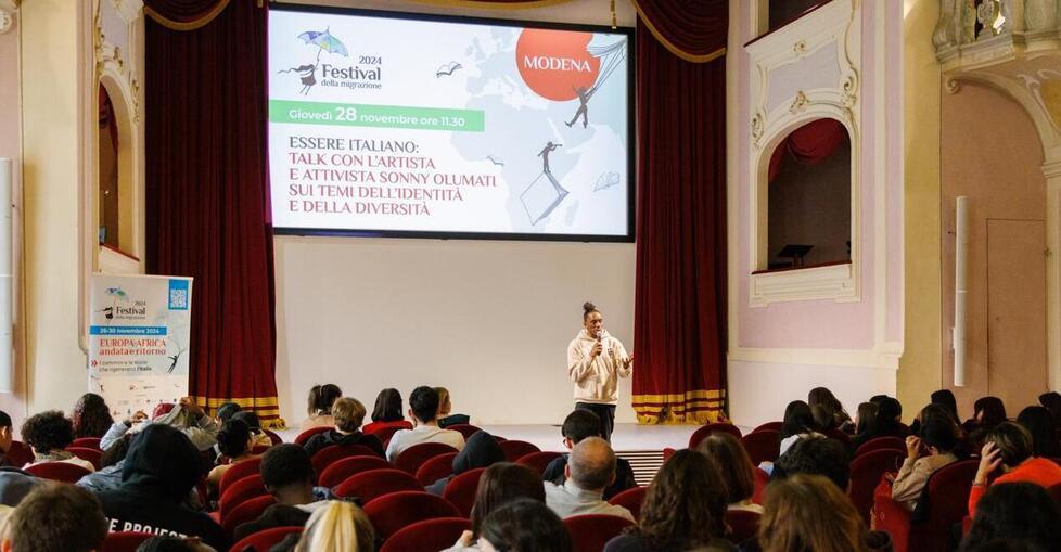 Festival della Migrazione, lo scrittore Olumati: «Senza la cittadinanza significa essere cittadini di Serie B»