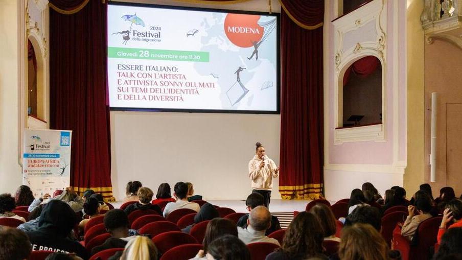 Festival della Migrazione, lo scrittore Olumati: «Senza la cittadinanza significa essere cittadini di Serie B»