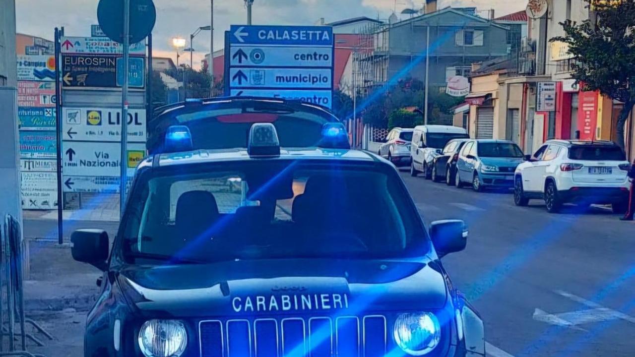 I carabinieri intervengono per un litigio in casa e trovano una centrale dello spaccio: due arresti