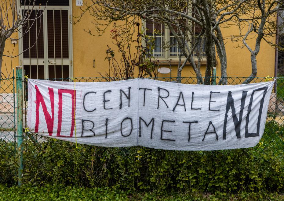 Ricorso in ritardo, i No biogas contro il Comune di Ferrara: «Incompetenza o malafede?»