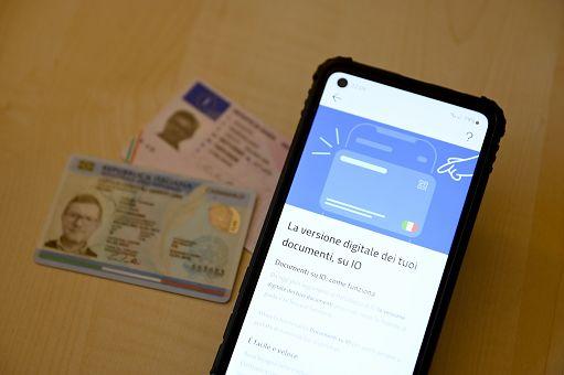 Patente per l’auto a 17 anni, via libera dall’Europa