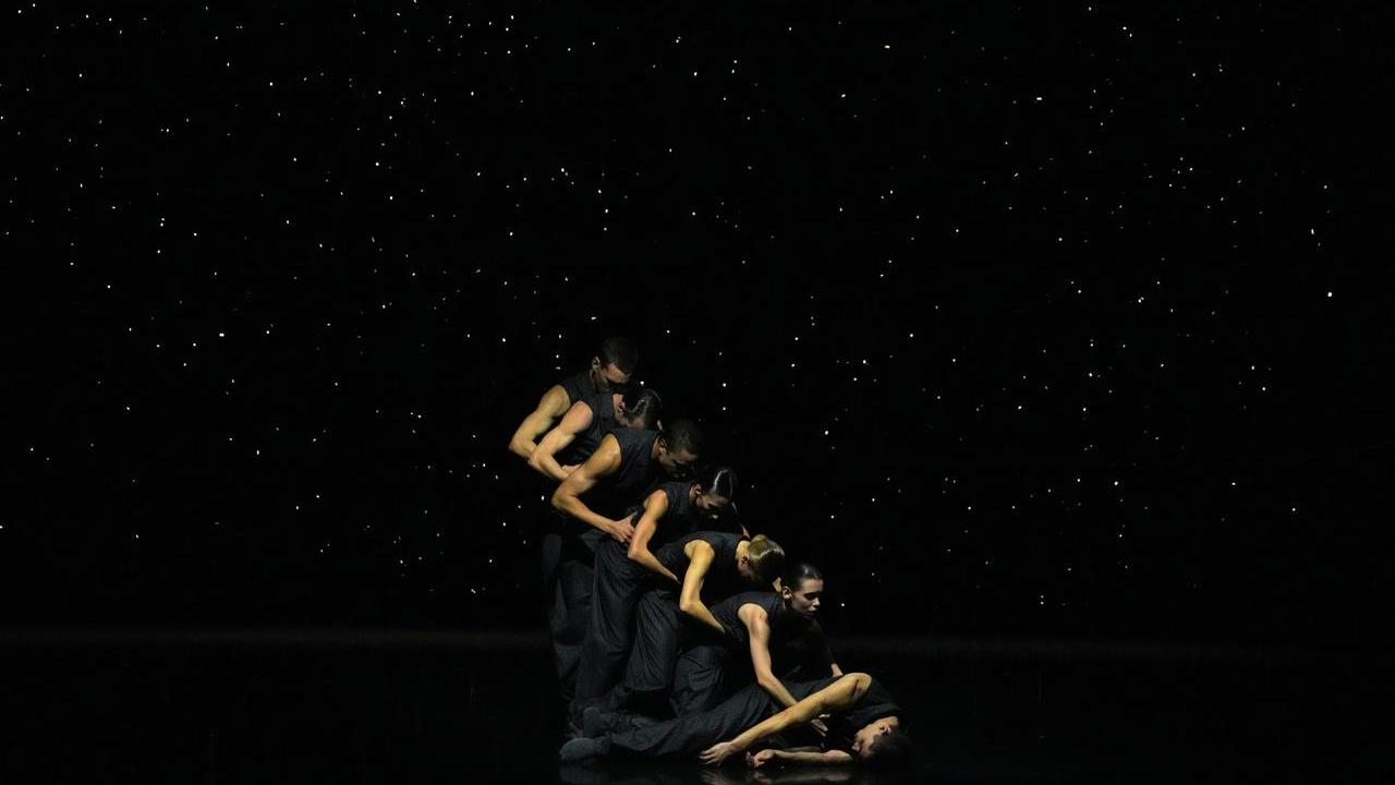 Aterballetto mette l’inverno in danza grazie alla coreografa Crystal Pite