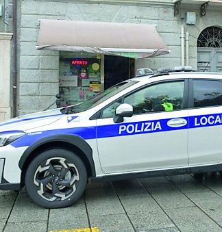 Lite in strada per un debito: un ferito e traffico bloccato