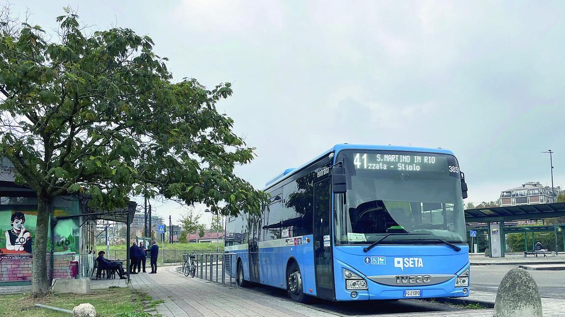 Zone protette per gli studenti mentre aspettano il pullman all’ex caserma Zucchi e in piazzale Europa