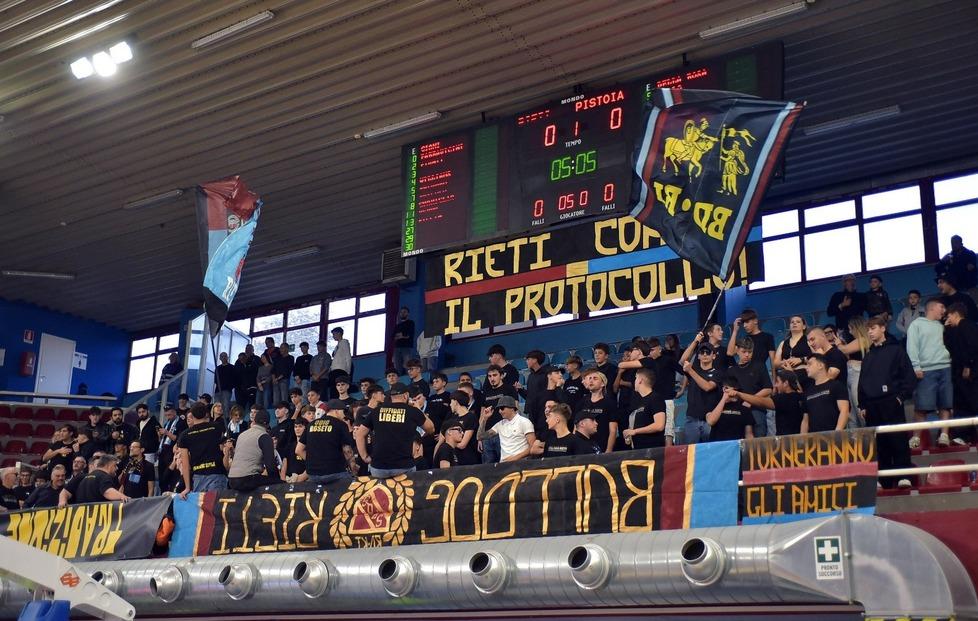 Assalto al bus, l'esperto: «Gli ultras non sono più solo tifosi. Oggi sono i nuovi militanti dell’estrema destra»