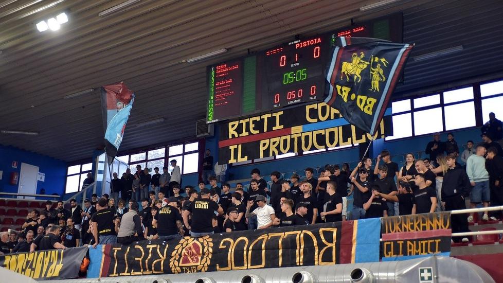 Assalto al bus, l'esperto: «Gli ultras non sono più solo tifosi. Oggi sono i nuovi militanti dell’estrema destra»