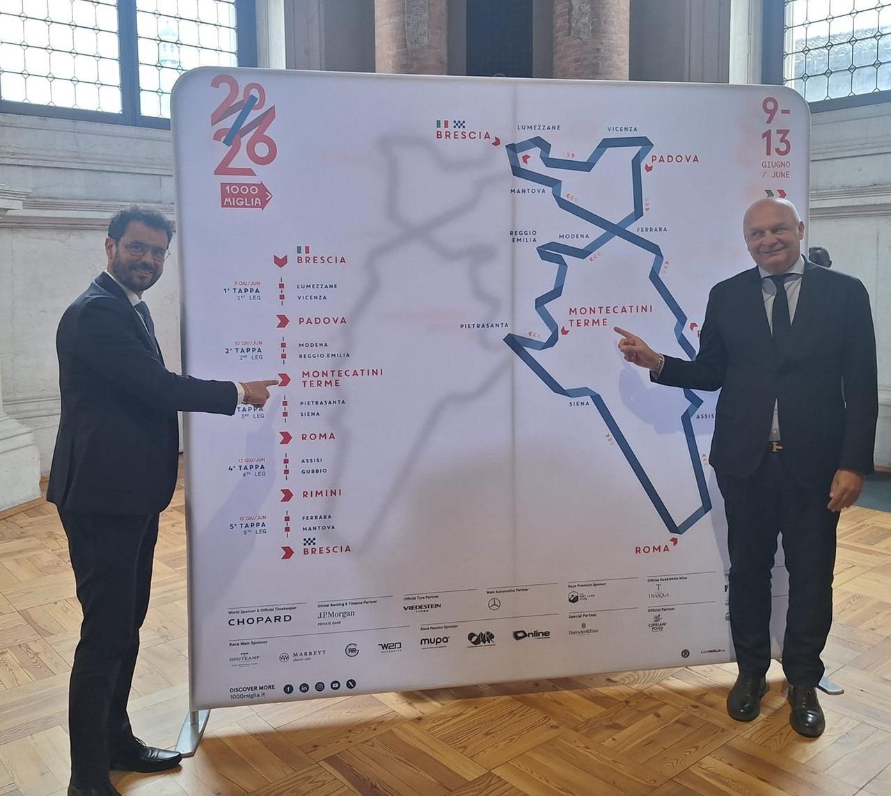
	Il sindaco Claudio Del Rosso (a destra) e l'assessore Marco Silvestri mostrano il percorso

