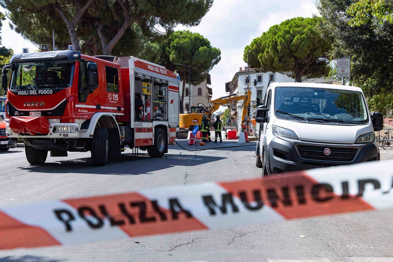 Firenze, paura in via Masaccio: fuga di gas, strada chiusa e traffico in tilt