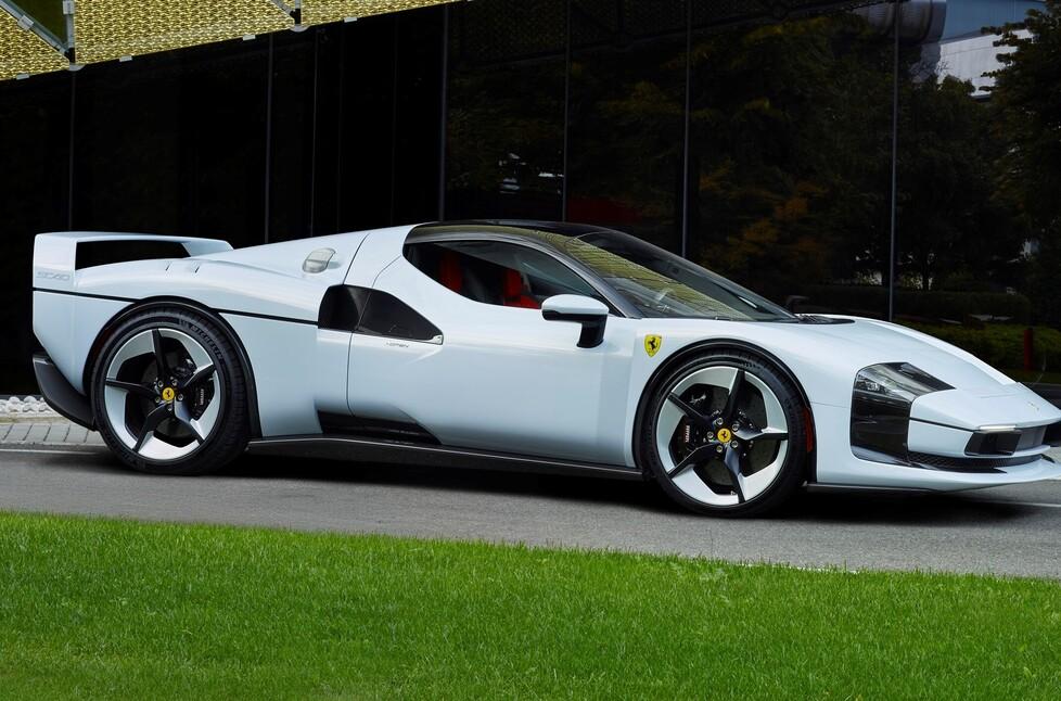 
	La Ferrari SC40

