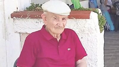 Sorso festeggia i 101 anni di Giovannino Manunta, super tifoso del «suo» Valeri