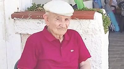 Sorso festeggia i 101 anni di Giovannino Manunta, super tifoso del «suo» Valeri