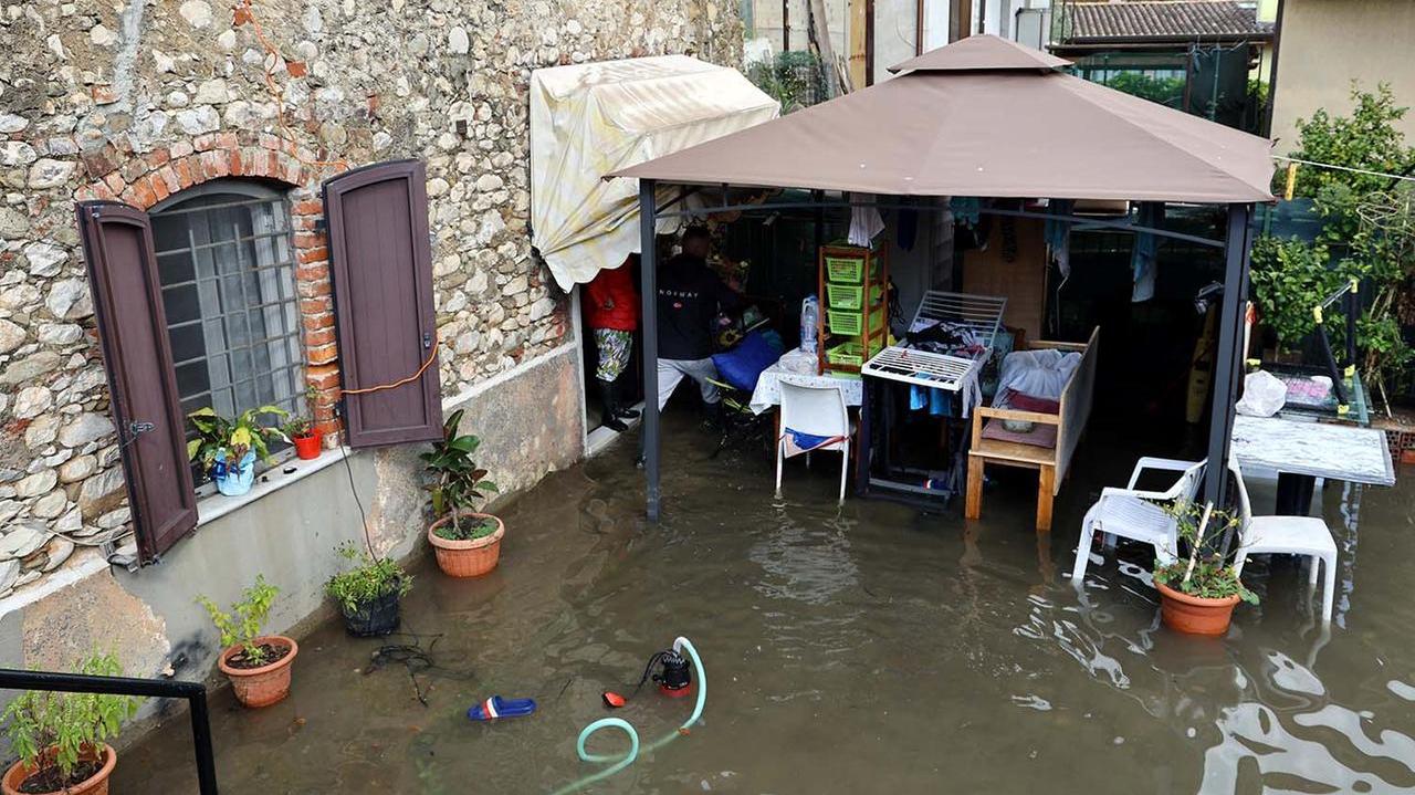 Gli allagamenti dei giorni scorsi a Carrara (foto Cuffaro)
