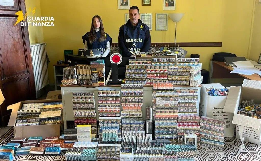 Lucca, vende sigarette senza autorizzazione: maxi sequestro di tabacchi