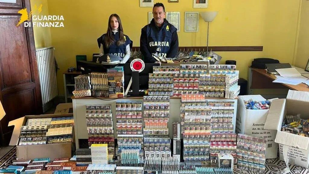 Lucca, vende sigarette senza autorizzazione: maxi sequestro di tabacchi