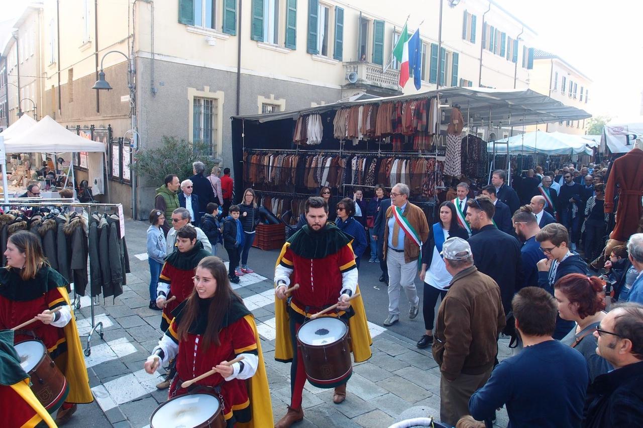 Torna la Fiera di San Simone a Montecchio Emilia: tre giorni di bancarelle, mostre e tradizione