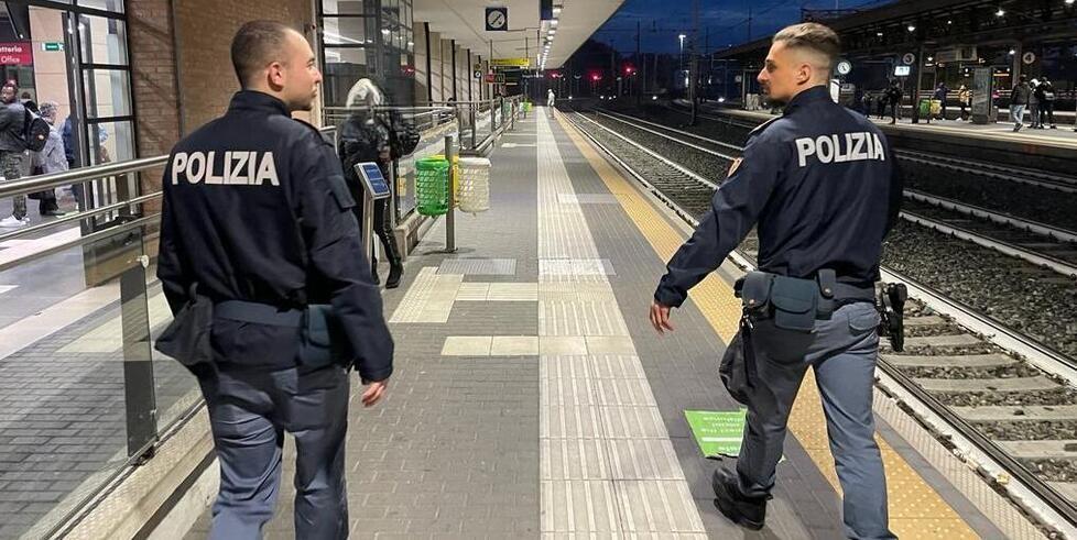Avvicinava le studentesse sui treni e poi le molestava: condannato per tre episodi