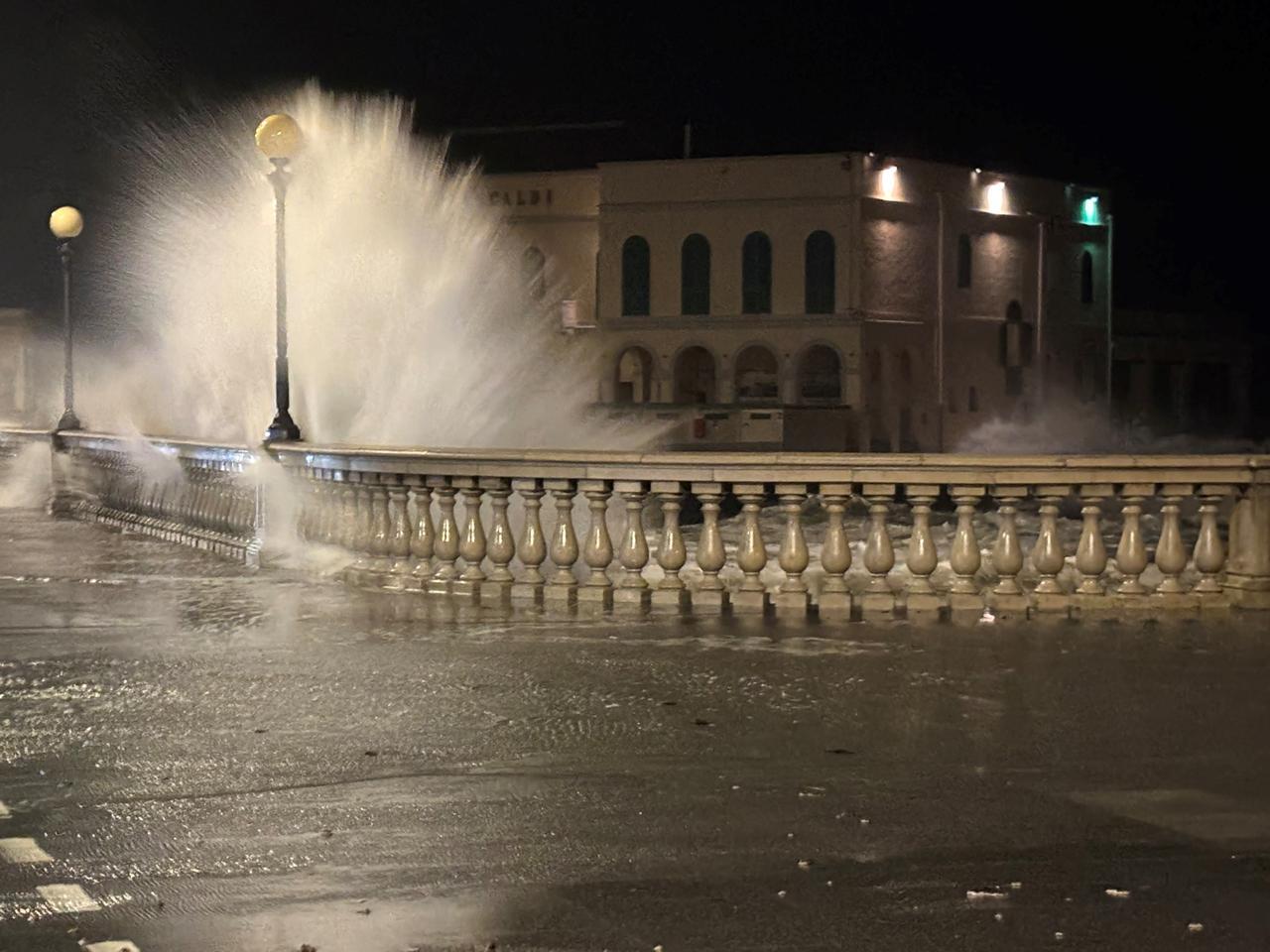 Livorno, la mareggiata dà spettacolo. Grazie a Patrizia Bernini