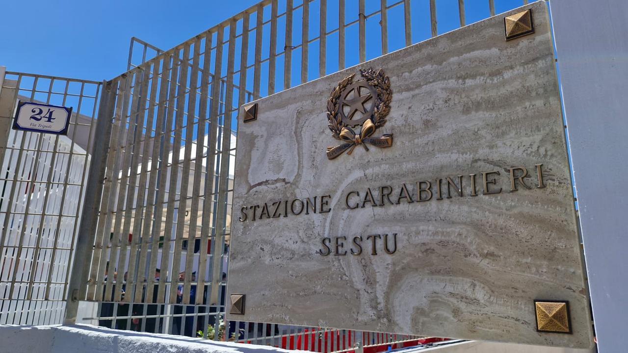 La storia choc: chiusi in camera per sfuggire alla violenza del figlio